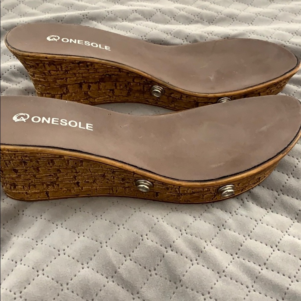 Onesole | wooden wedge base